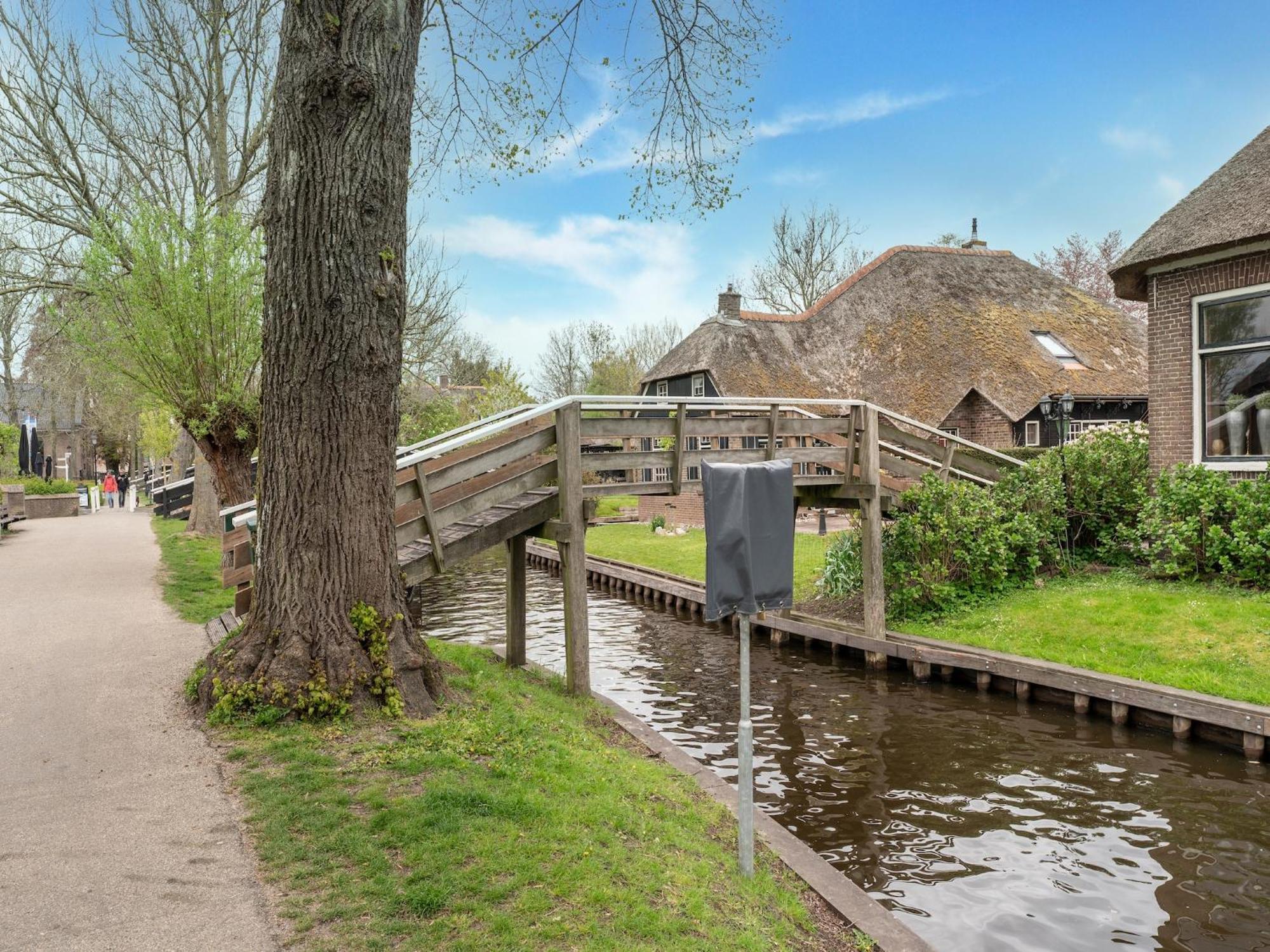 Lodge In Giethoorn With Breakfast Exterior photo