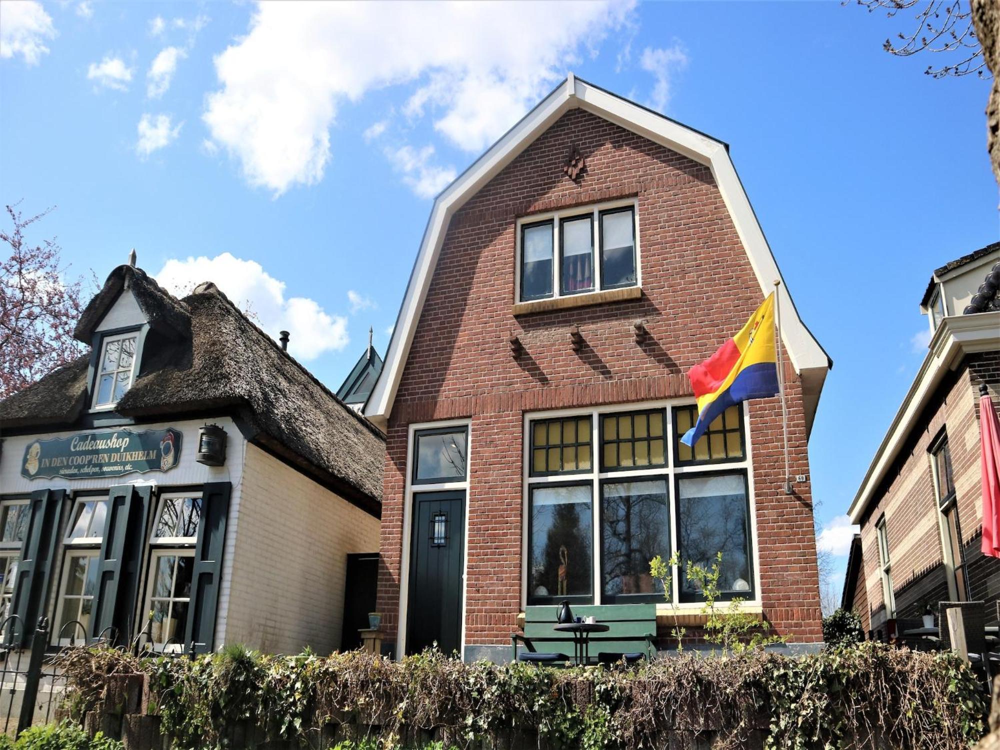 Lodge In Giethoorn With Breakfast Exterior photo